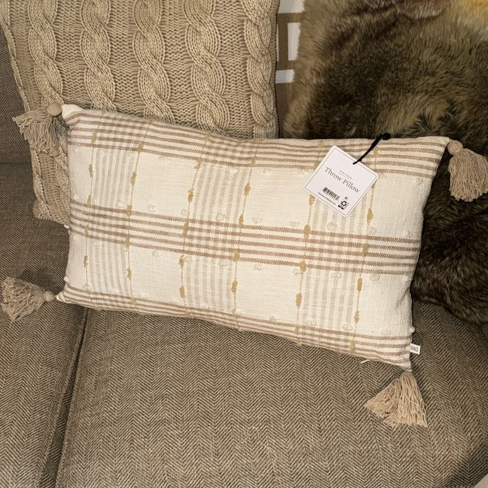 NWT Decorative Throw Pillow 14”x24” (white and tan) Plaid/Stripes Oblong/Tassels